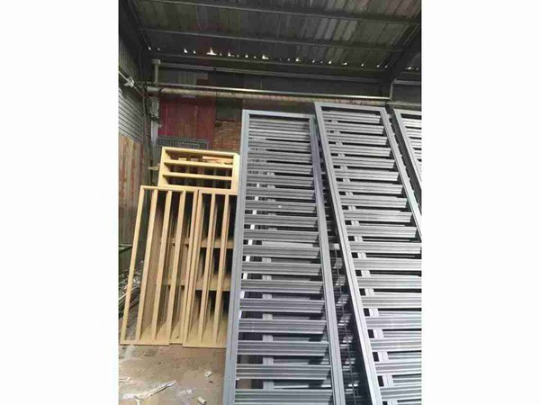 陽(yáng)臺(tái)護(hù)欄