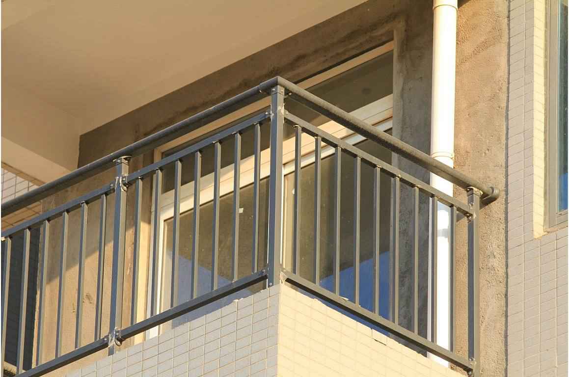 陽(yáng)臺(tái)護(hù)欄